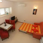 Center 4 People * سبليت
