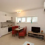 Center 4 People شقة