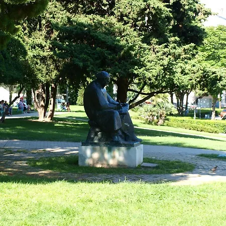 Center 4 People Апартаменти *