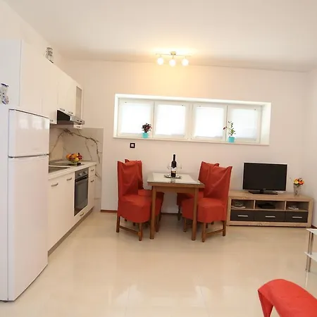 Center 4 People Apartmán *